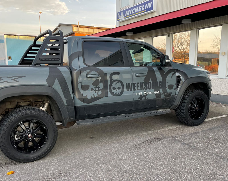 Grå RAM 1500 TRX Crew Cab stulen i Eskilstuna