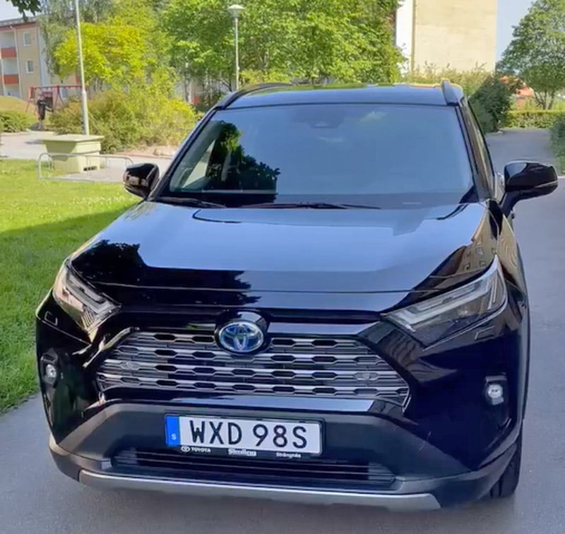 Svart Toyota RAV4 Hybrid AWD stulen i Hägersten, Stockholm