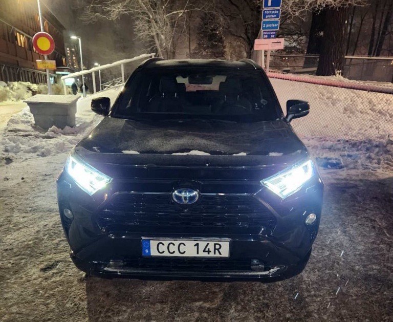 Svart Toyota RAV4 Hybrid AWD stulen i Älvsjö, Stockholm