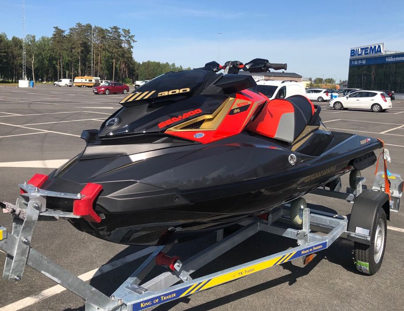 Sea Doo RXP stulen på trailer i Mariestad