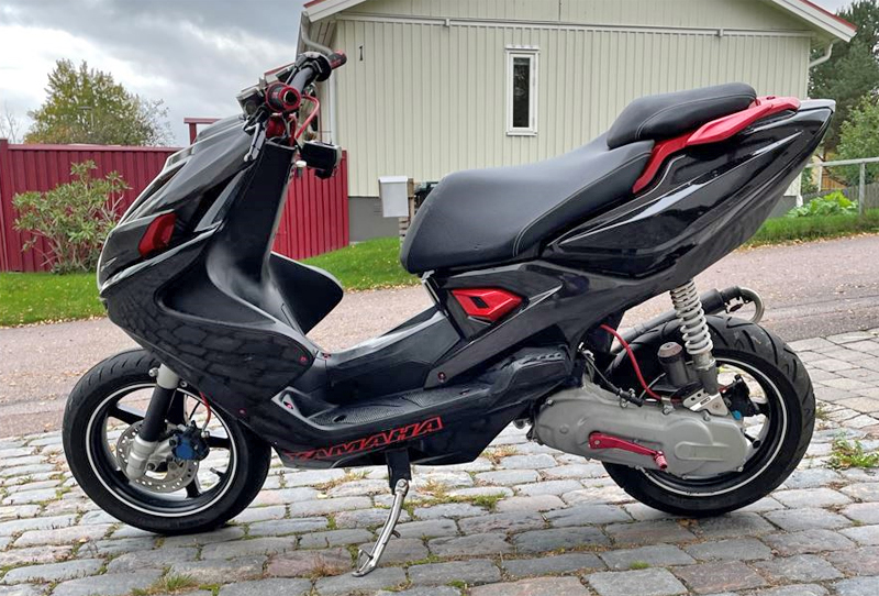 Moped Yamaha Aerox Naked stulen i Karlstad