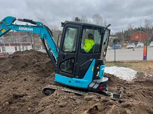 Bandburen grävmaskin Airman AX38U-7 stulen i Tyresö söder om Stockholm