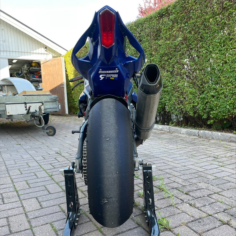 Oregistrerad tävlingsmc/ banhoj Yamaha R1 stulen i Karlskrona