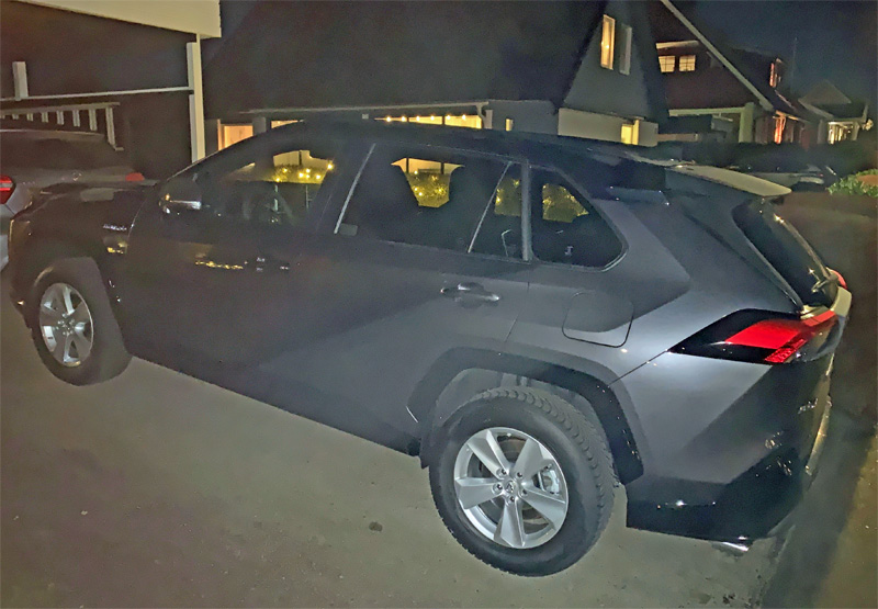 Grå metallic med svart tak, Toyota RAV4 Hybrid AWD "Style" stulen i Munka-Ljungby öster om Ängelholm