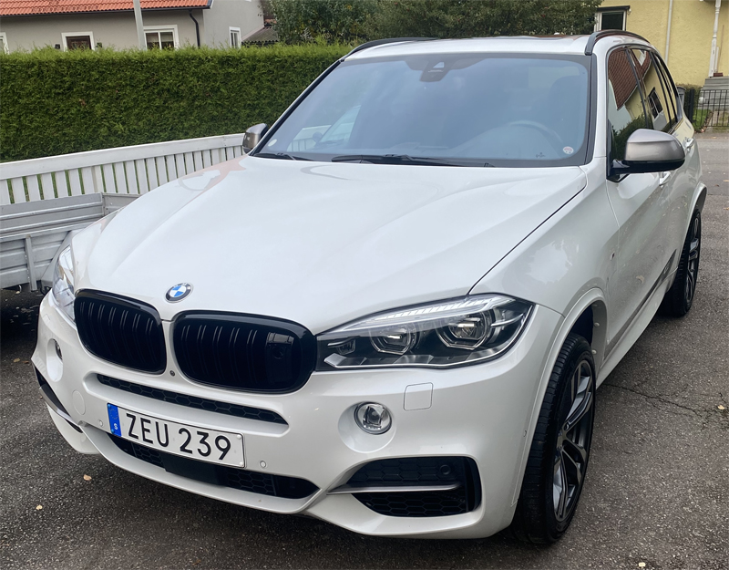 Vit BMW X5 M50D stulen i Ljungsbro norr om Linköping