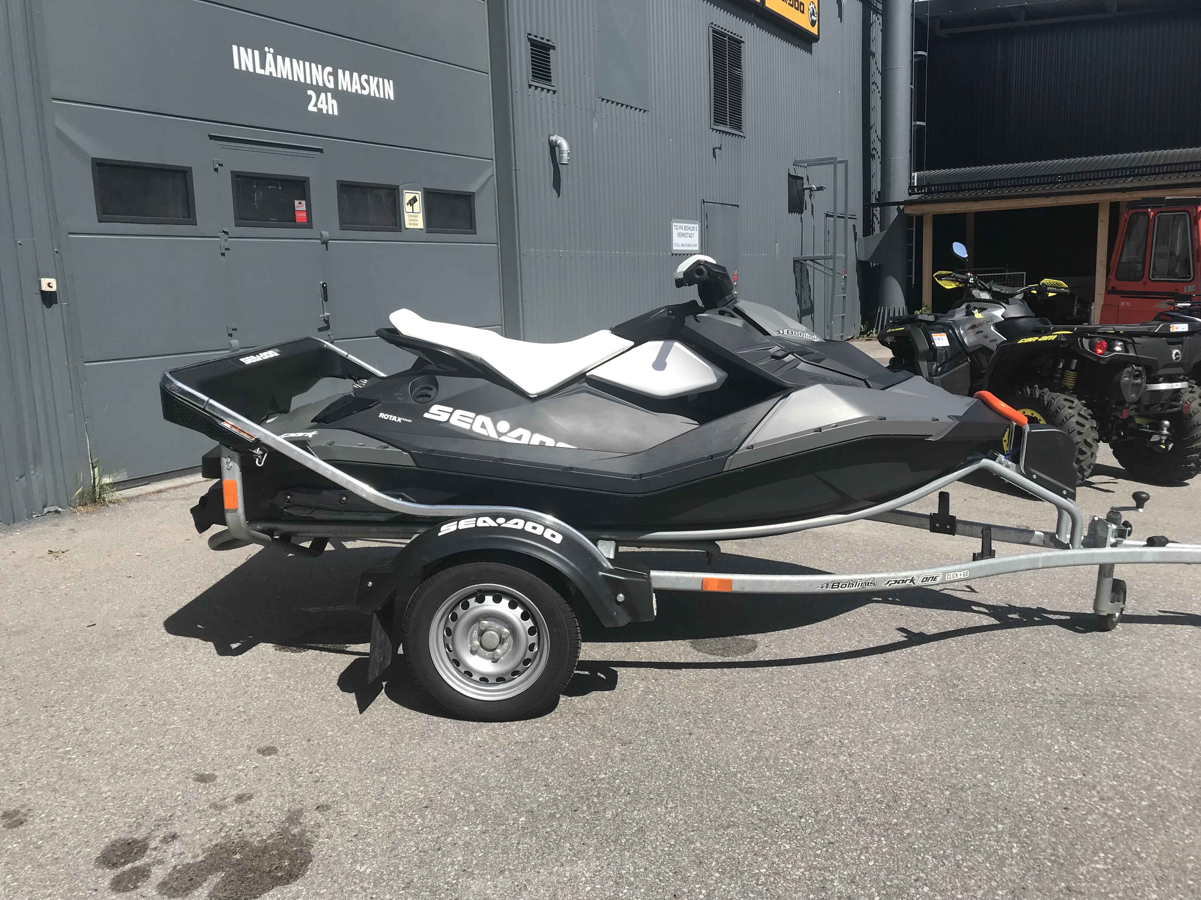 Sea Doo Spark stulen på trailer i Täby, Stockholm