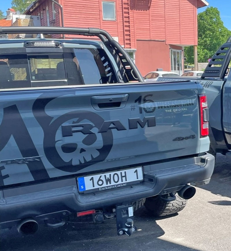 Grå RAM 1500 TRX Crew Cab stulen i Eskilstuna
