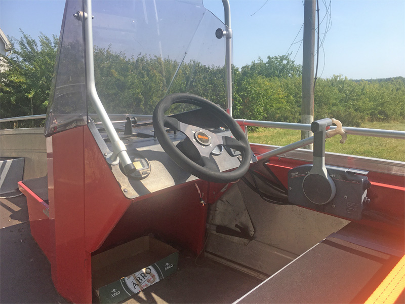 Buster L med 50 Hk Yamaha stulen på trailer i Norrtälje, Stockholm 