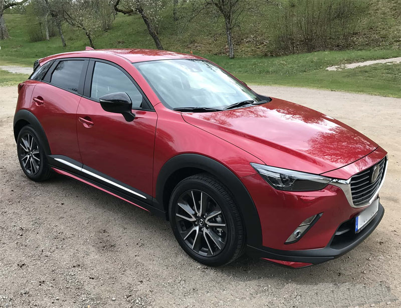 Röd Mazda CX-3 2.0 AWD stulen i Lomma strax norr om Malmö