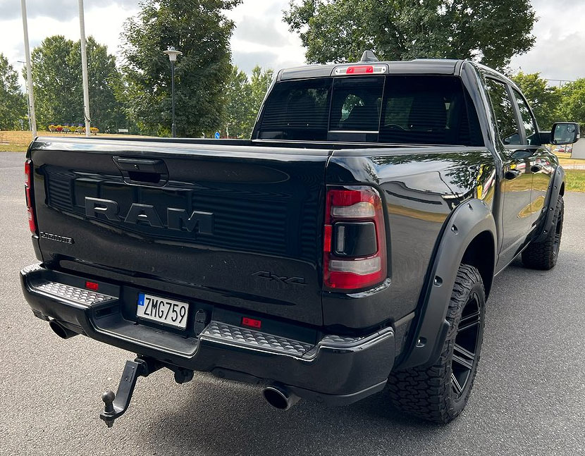 Svart RAM 1500 Crew Cab stulen i Färlöv norr om Kristianstad