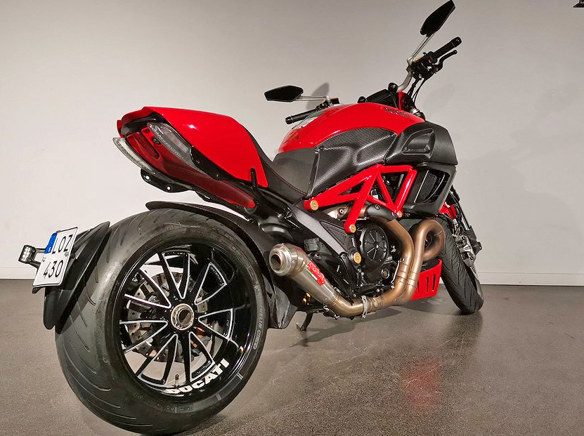 Röd Ducati Diavel Carbon stulen i Frillesås mellan Varberg och Kungsbacka