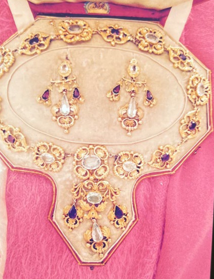 Smycken värda stora belopp stulna vid åldringsbrott i Stockholm