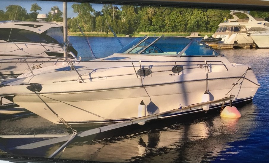 Sea Ray 270 Sundancer stulen i Åkersberga nordost om Stockholm