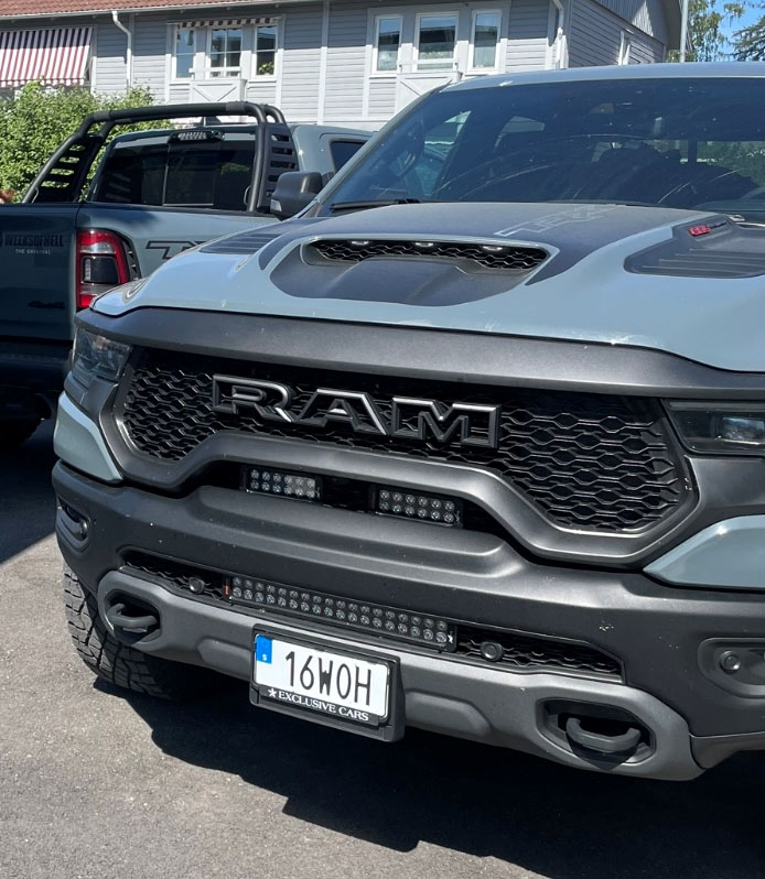 Grå RAM 1500 TRX Crew Cab stulen i Eskilstuna