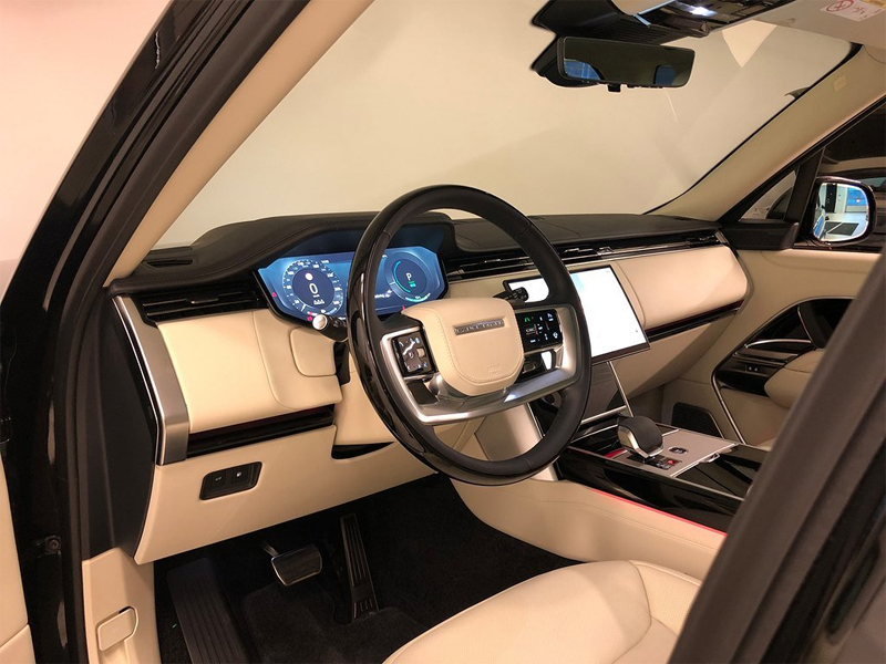 Svart Land Rover Range Rover P460 PHEV LWB Autobiography stulen i Sigtuna