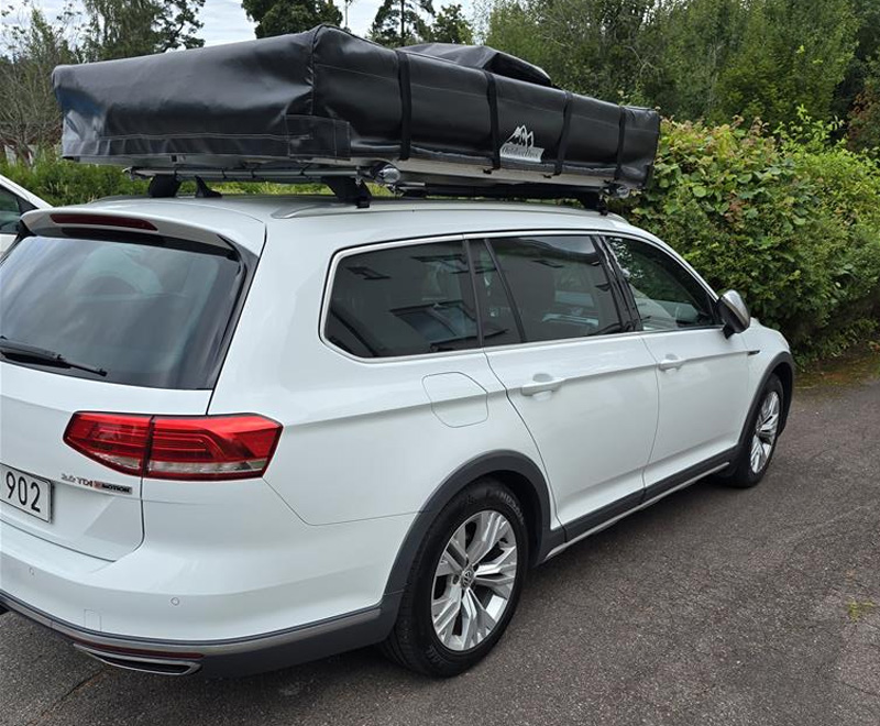 Vit Volkswagen Passat Alltrack stulen i Molkom