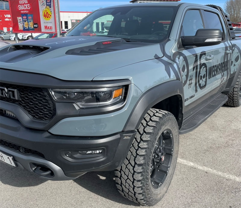 Grå RAM 1500 TRX Crew Cab stulen i Eskilstuna