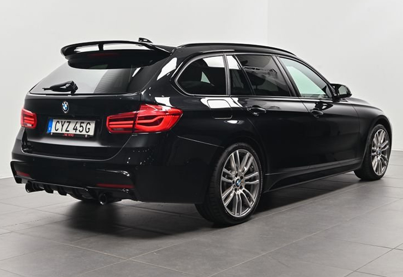 Svart BMW 340i Xdrive Touring stulen i Saltsjö Boo utanför Stockholm