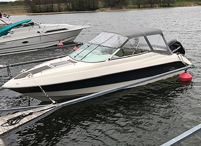 Flipper 630 DC med 115 Hk Mercury stulen i Grödinge söder om Södertälje.