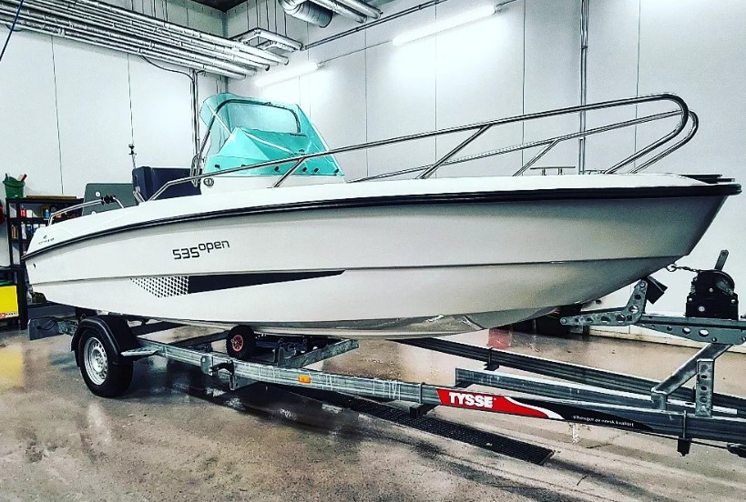 Northmaster 535 Open med en 60 Hk Selva stulen på trailer i Alunda, norr om Uppsala