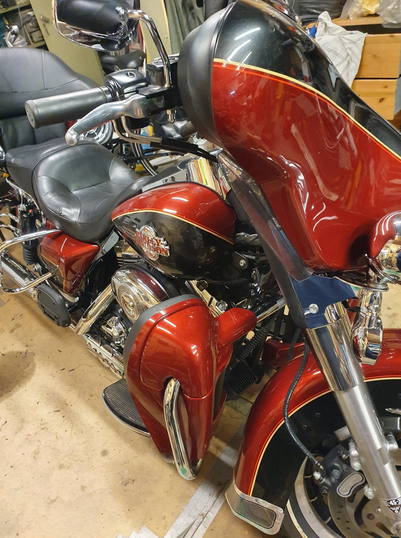 Röd Harley Davidson Electra Glide Ultra FLHTRCU stulen i Norsbol väster om Nynäshamn