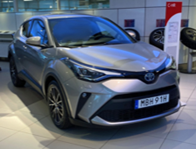 Mörkgrå metallic Toyota C-HR stulen i Sundbyberg nordväst om Stockholm