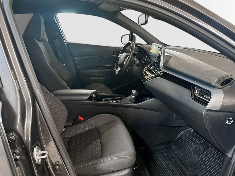 Mörkgrå Toyota C-HR stulen i Vallatorp, Täby