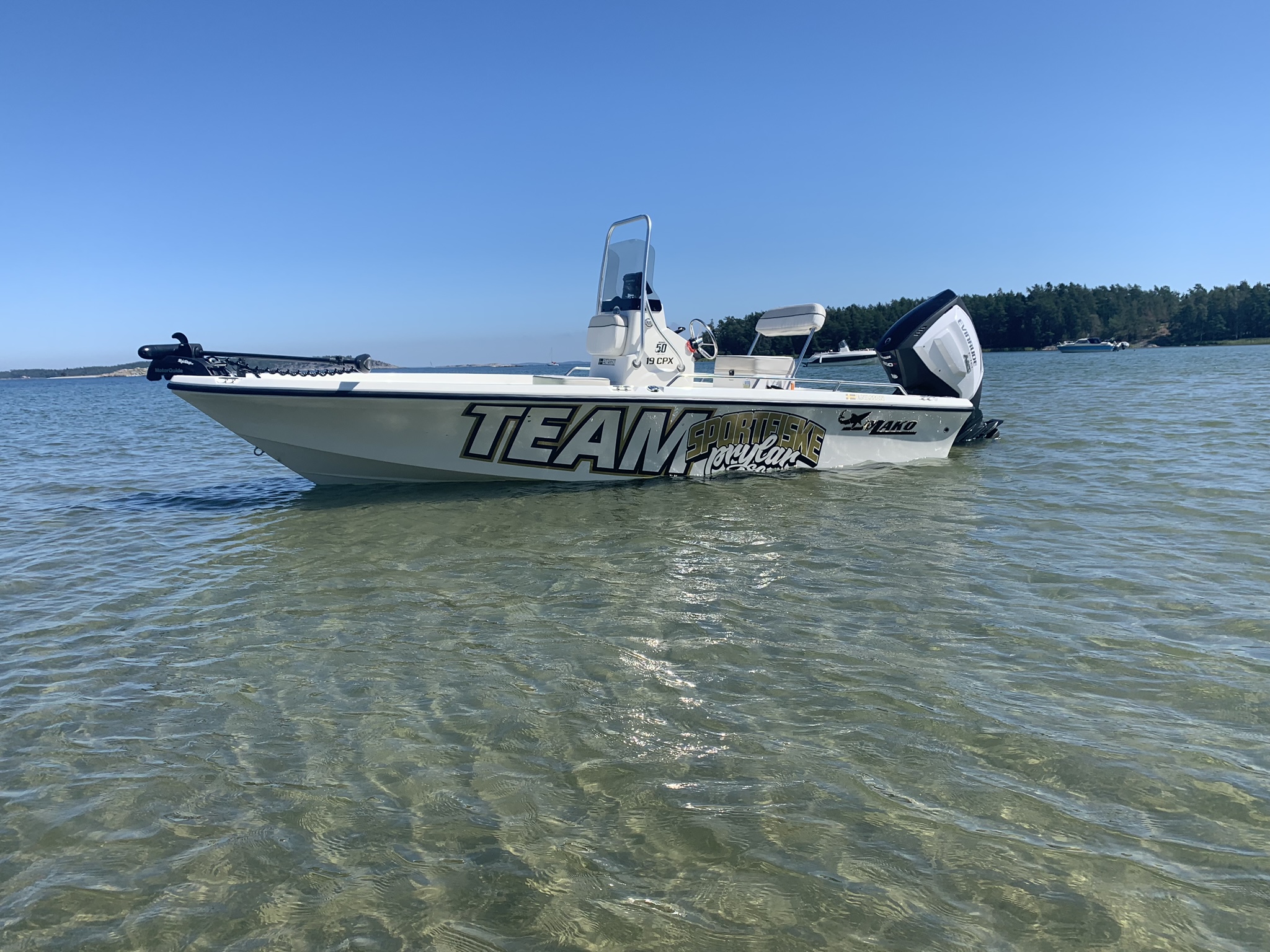 MAKO 19 CPX "Team Sportfiskeprylar" med 200 HK Evinrude stulen i Tumba