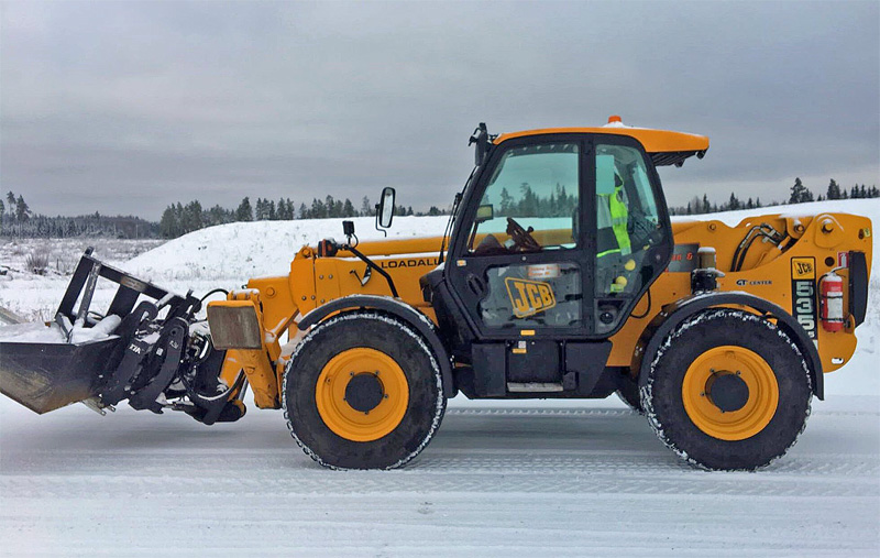 Gul teleskoplastare JCB 535-125 stulen i Jönköping