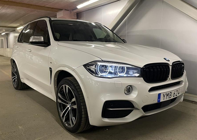 Vit BMW X5 Xdrive M50D stulen i Tumba sydväst om Stockholm