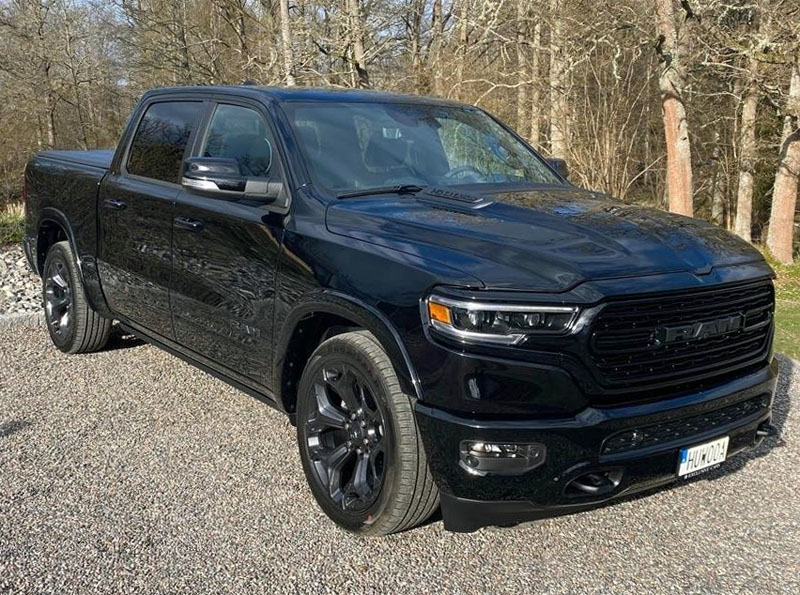 Svart Ram 1500 Crew Cab Limited Night Edition stulen i Almby, Örebro