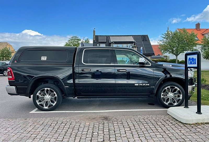 Svart RAM 1500 Crew Cab Laramie, Longhorn Edition stulen i Viken norr om Helsingborg