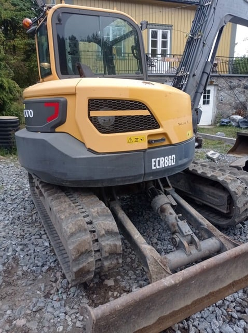 Bandburen grävmaskin Volvo ECR88D stulen vid Djurgårdsbrunn i Stockholm