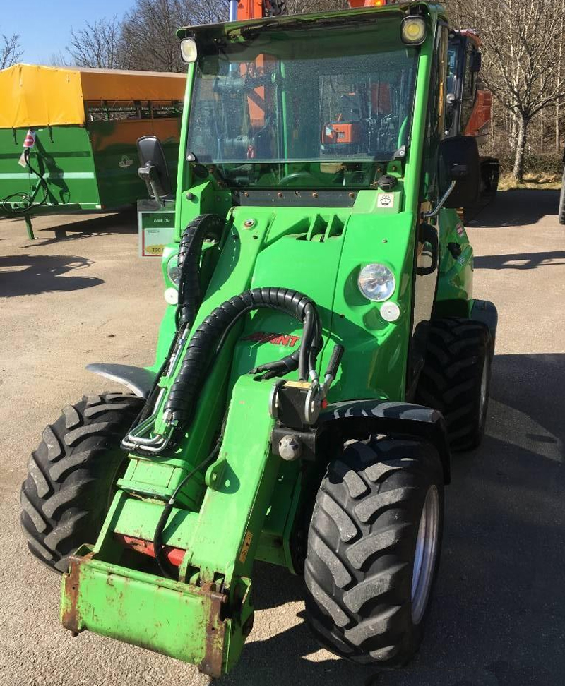 Grön kompaktlastare Avant 750 med LX-Hytt stulen i Alingsås