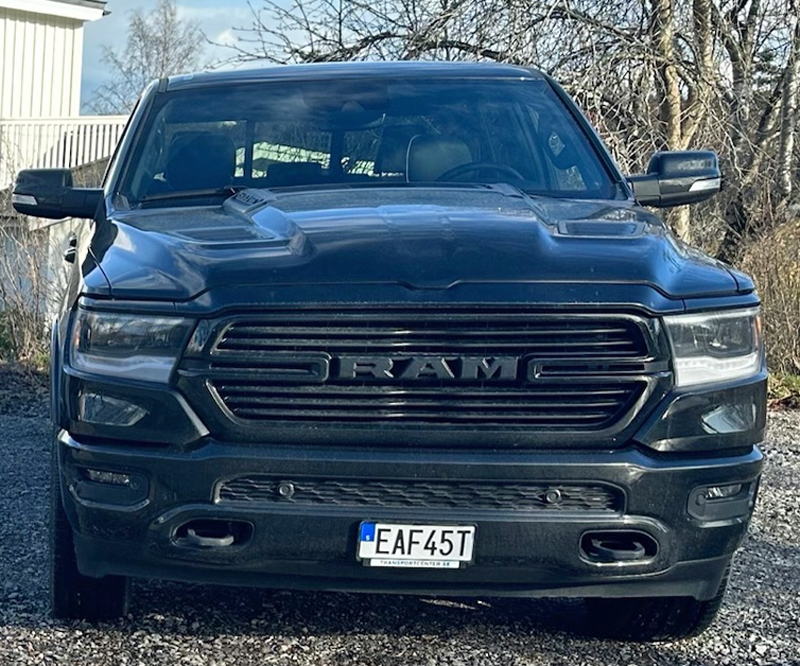 Svart RAM 1500 Crew Cab Rebel Night Edition, stulen i Täby norr om Stockholm