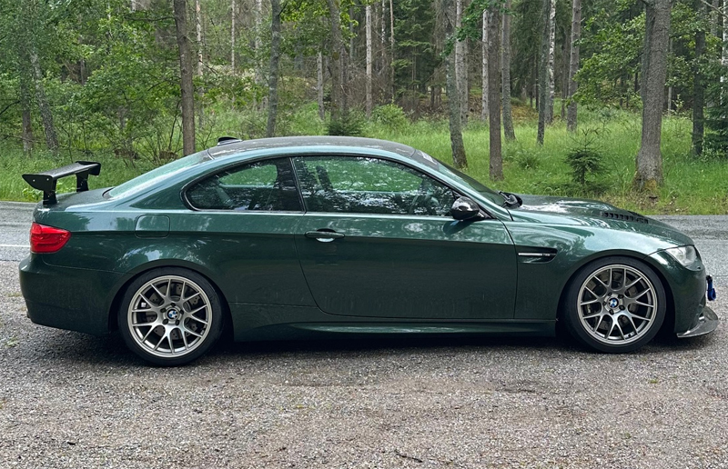 Folierad grön metallic BMW M3 Coupé E92 stulen i Solna