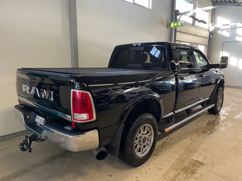 Svart RAM 2500 Crew Cab Laramie Longhorn stulen i Rydsgård nordväst om Ystad