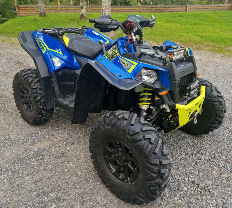 Fyrhjuling Polaris Scrambler XP 1000 S stulen i Tyresö söder om Stockholm