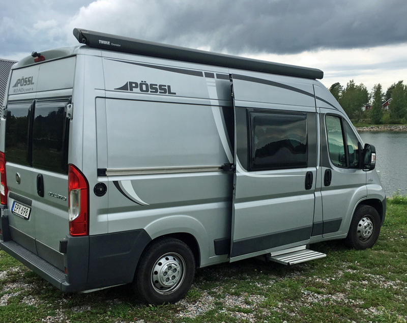 Silvermetallic husbil Fiat Pössl KW 20 (Poessl KW 20) "plåtis" stulen på Ekerö utanför Stockholm