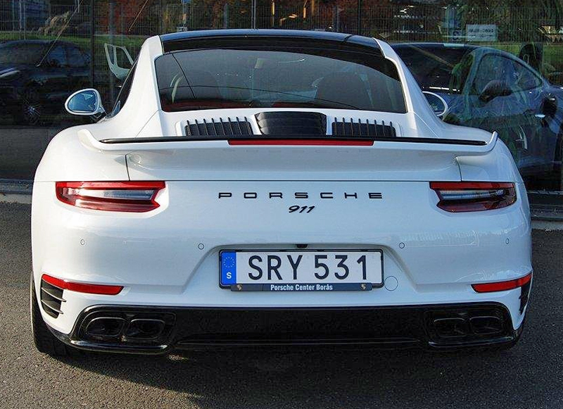 Vit Porsche 911/991 Turbo S stulen på Hammarö, Karlstad