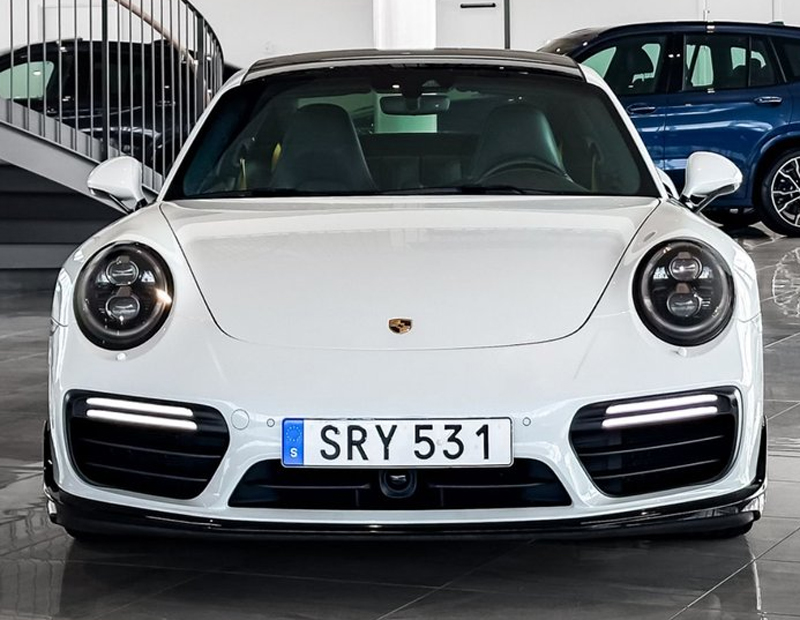 Vit Porsche 911/991 Turbo S stulen på Hammarö, Karlstad