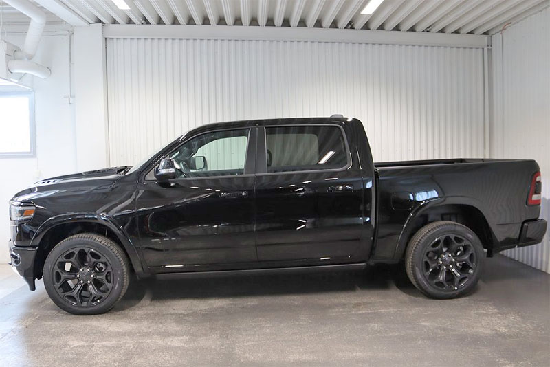 Svart RAM 1500 Crew Cab Limited Night Edition stulen i Tranås