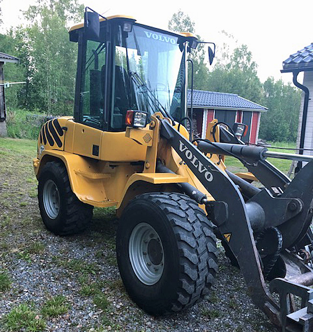 Hjullastare Volvo L30B stulen i Strinningen öster om Älandsbro