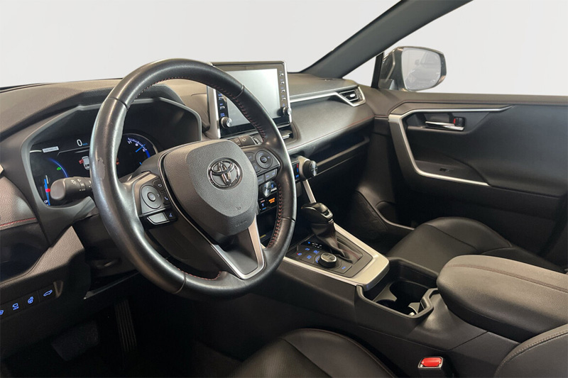 Grå Toyota RAV4 Plug in Hybrid AWD "Style" stulen i Täby norr om Stockholm