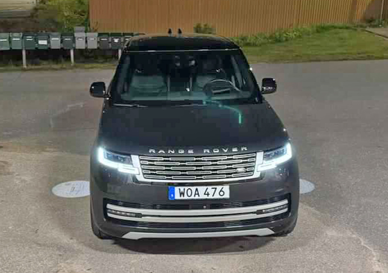 Mörkgrå metallic Land Rover Range Rover P550e Autobiography stulen i Borlänge