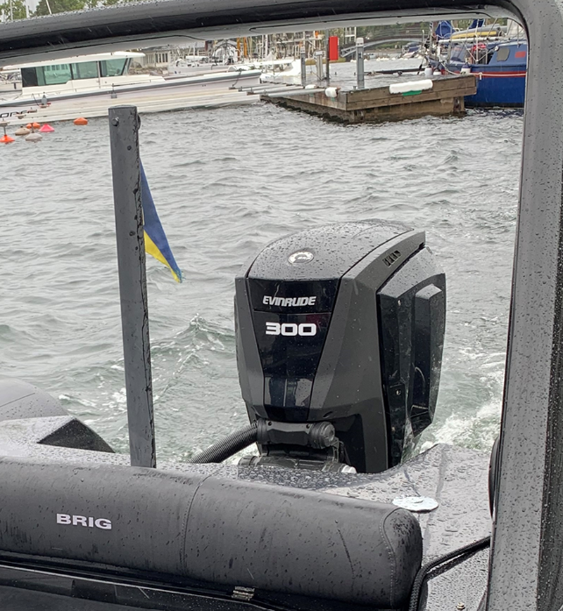 Brig Eagle 780 med 300 Hk Evinrude stulen på Smådalarö i Stockholms skärgård