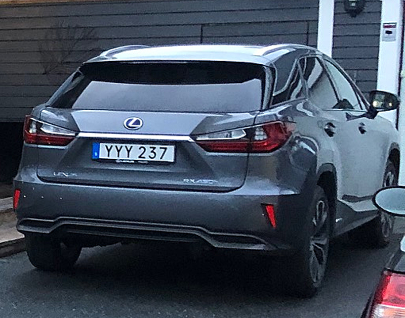 Gråmetallic Lexus RX450H AWD Comfort stulen i Upplands Väsby norr om Stockholm