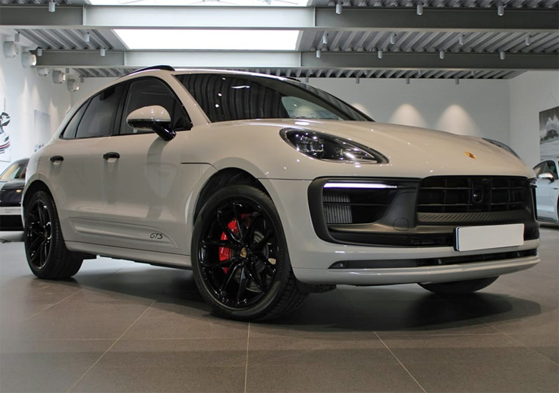 Grå Porsche Macan GTS stulen i Danderyd norr om Stockholm