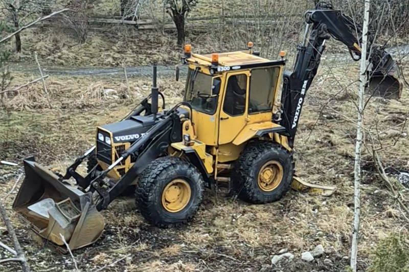 Front och grävlastare Volvo BM6300 stulen i Kalhäll, nordväst om Stockholm
