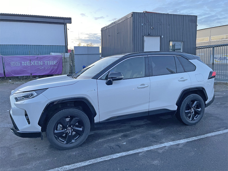 Vit med svart tak, Toyota RAV4 Hybrid FWD stulen på Lindholmen i Göteborg